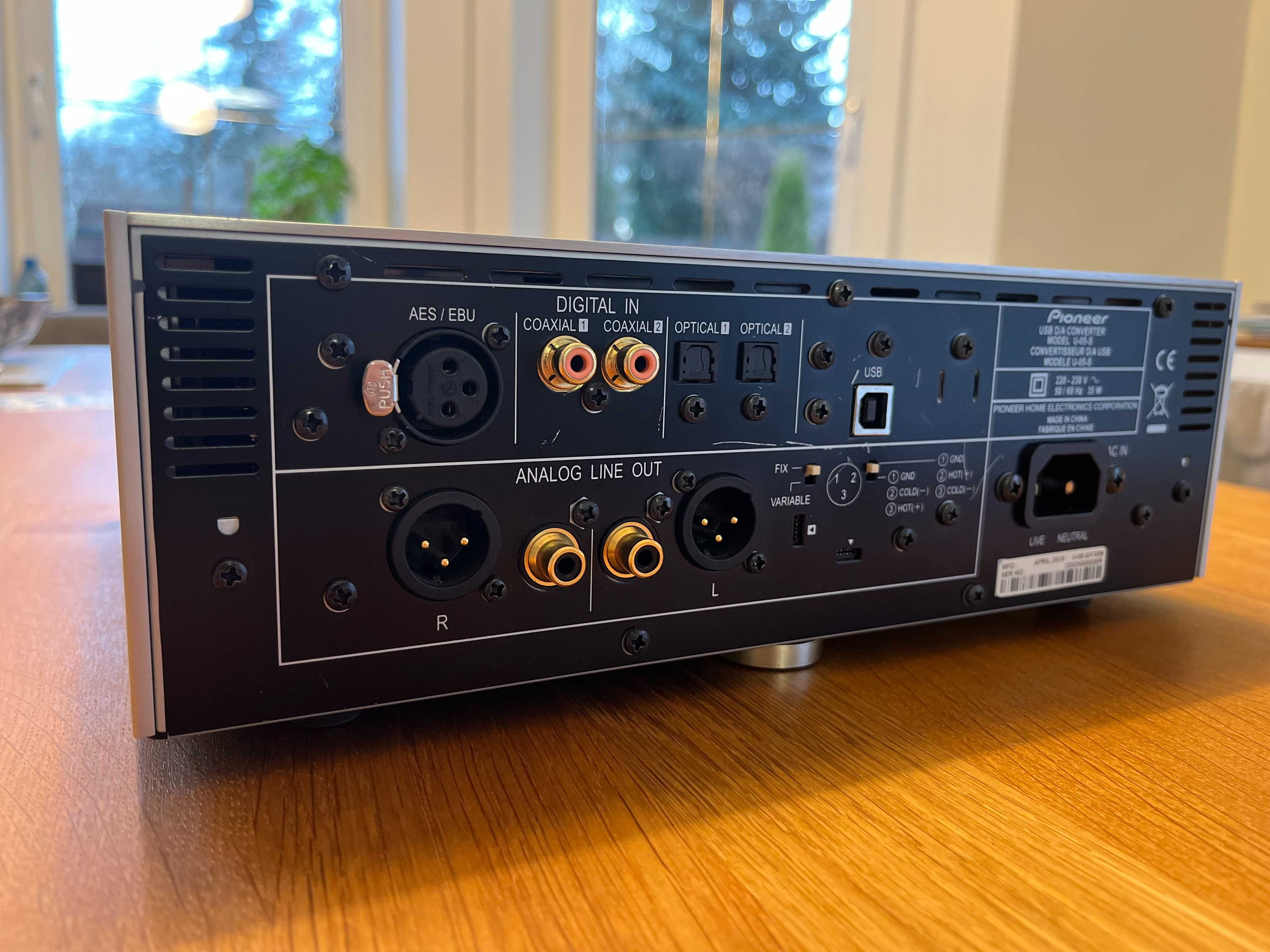 Pioneer U-05 s. DAC i wzmacniacz słuchawkowy.