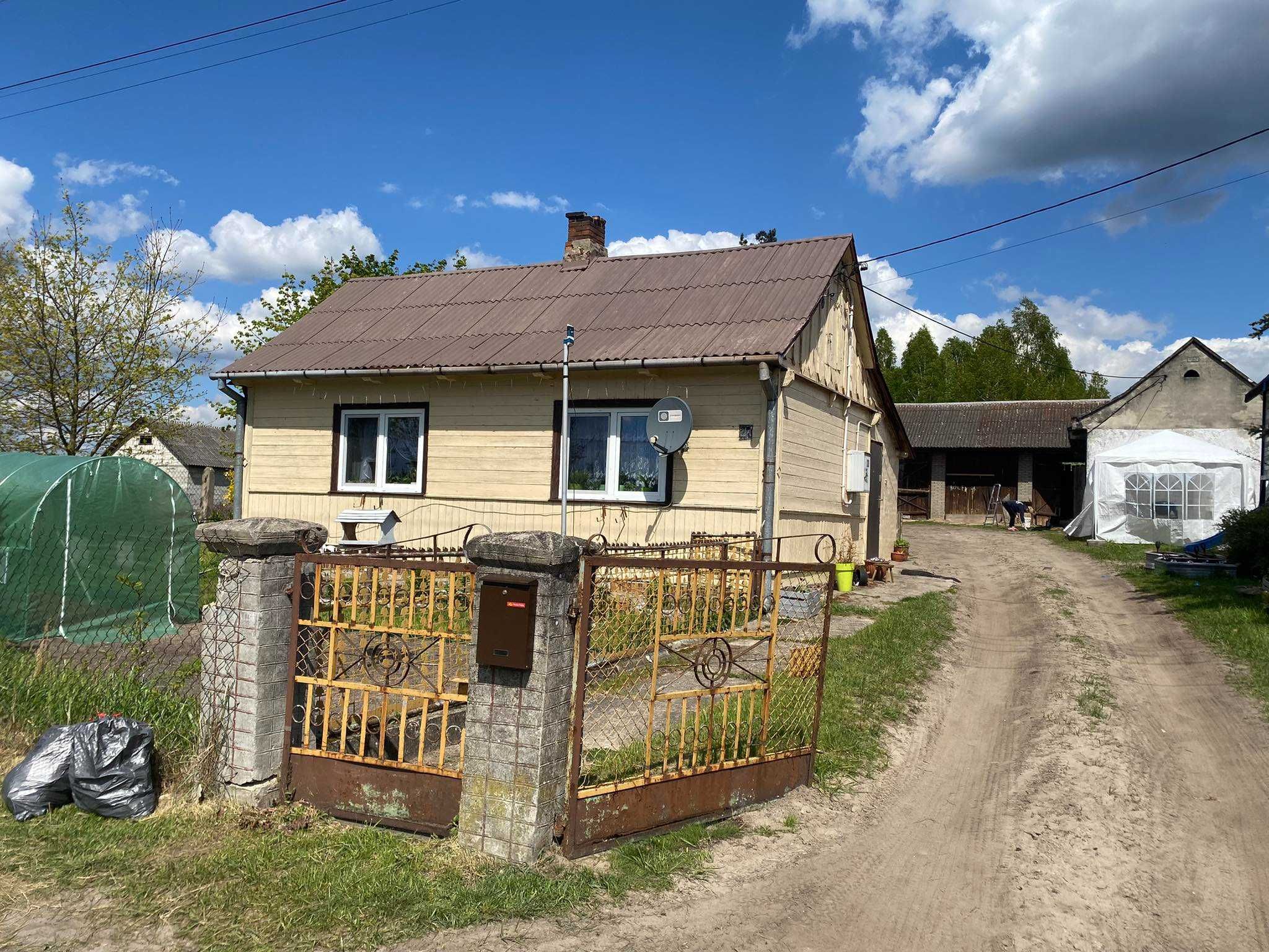 Spokojne siedlisko z zabudową zagrodową  w Mireniu