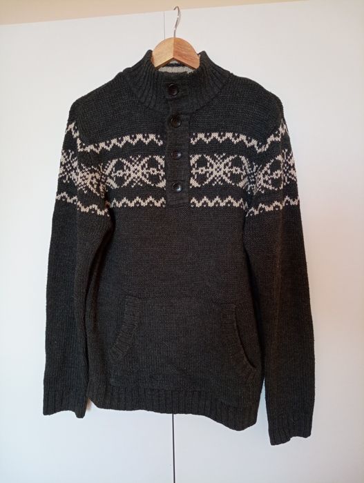 Sweter z norweskim wzorami
