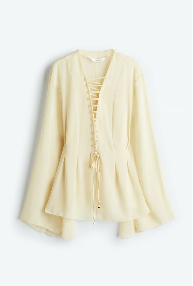 Blusa em chiffon com atilhos cruzados