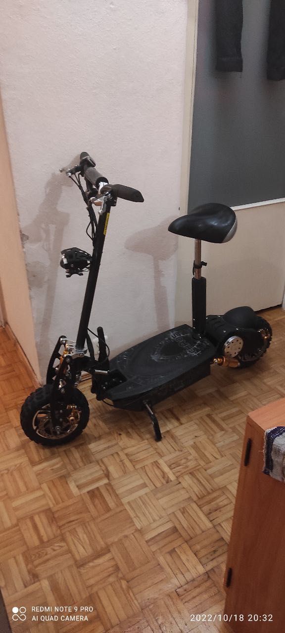 Chaos 48v 1600w Hub Drive Off Road Black Adult Electric Scooter