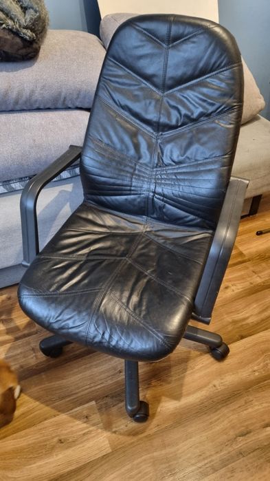 Wygodny fotel biurowy