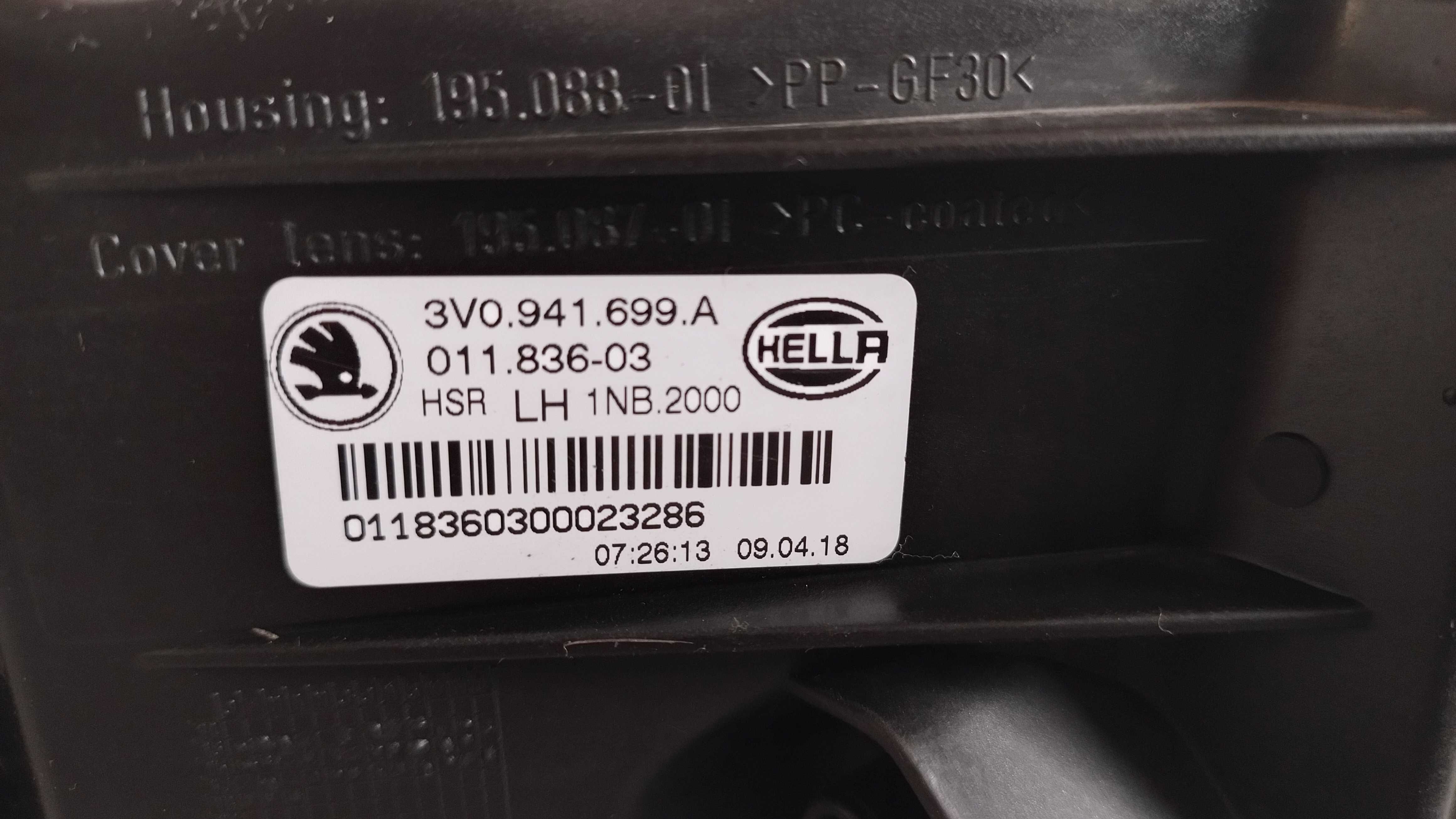 Lampa Przeciwmgielna Halogen Lewy Skoda Superb III 3