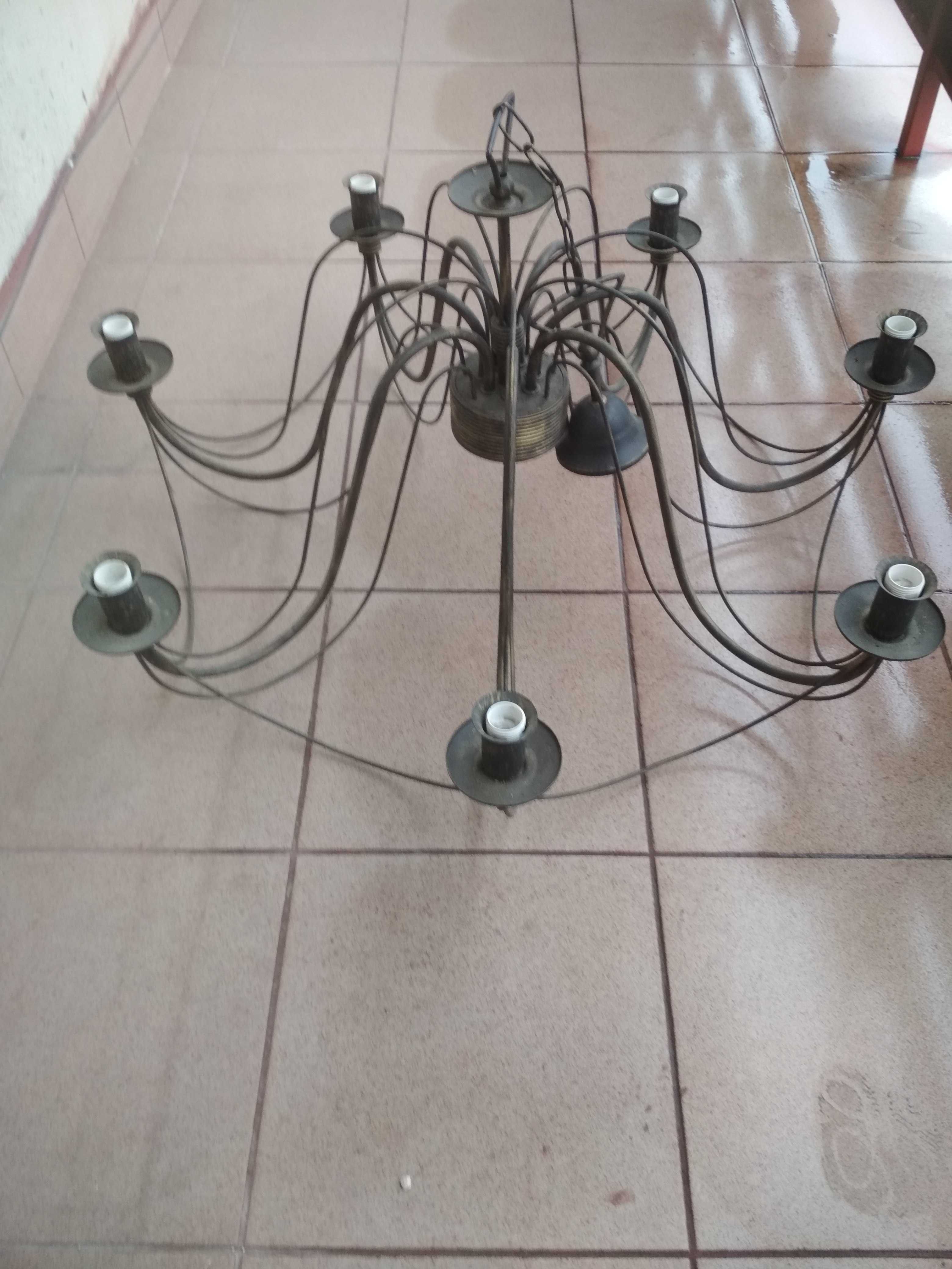 Lampa sufitowa metaloplastyka