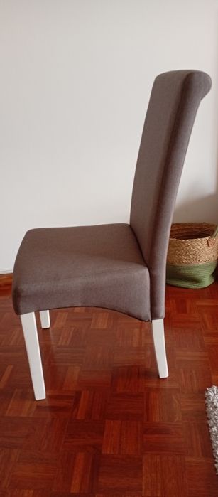 Mesa extensível e 4 cadeiras