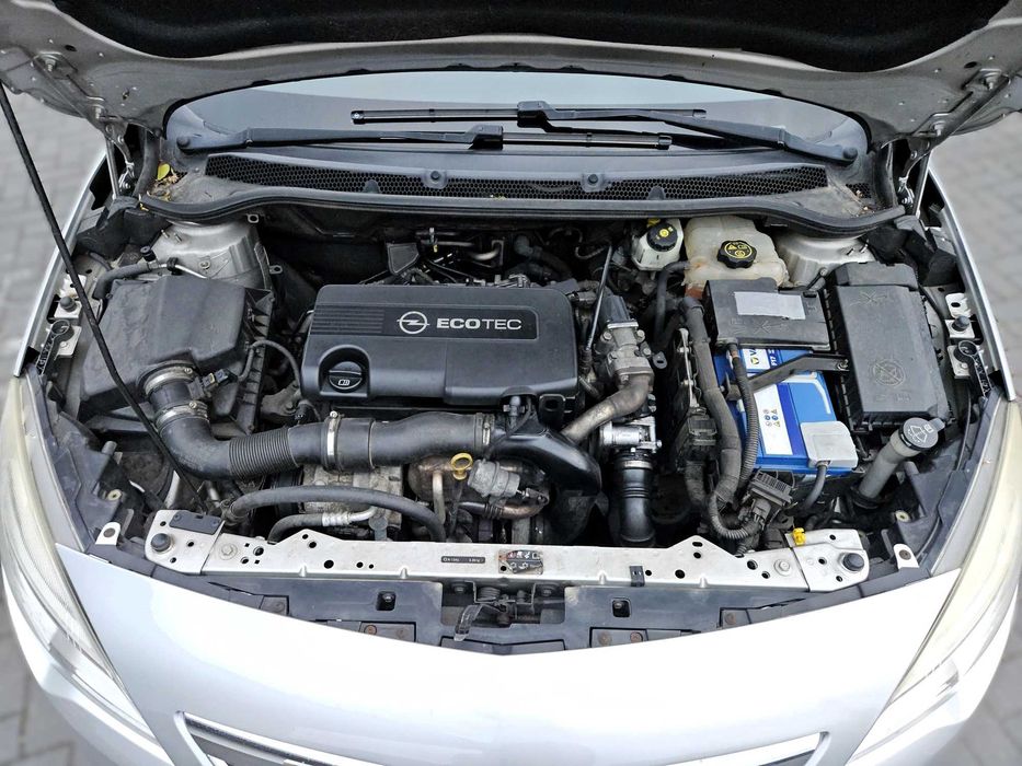 Opel Astra J Sports Tourer 1.7 CDTI (110cv) (versão 150 ADAM) (2012)