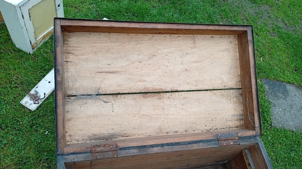 Kufer z okuciami do renowacji