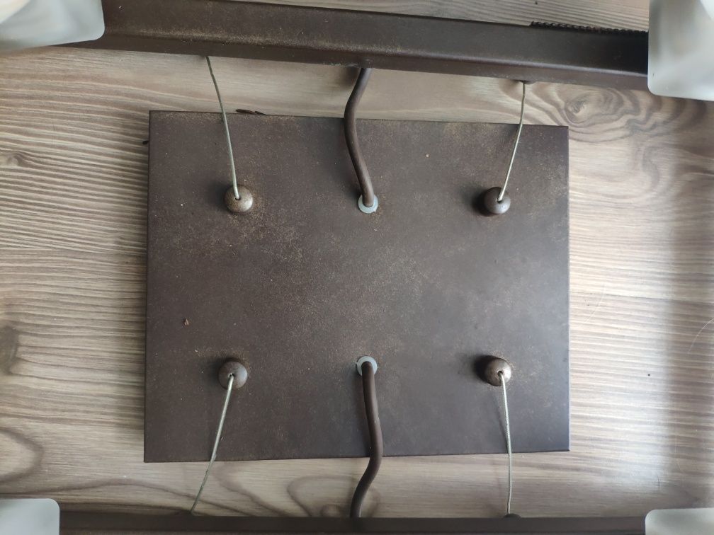 Lampa sufitowa w stylu rustykalnym