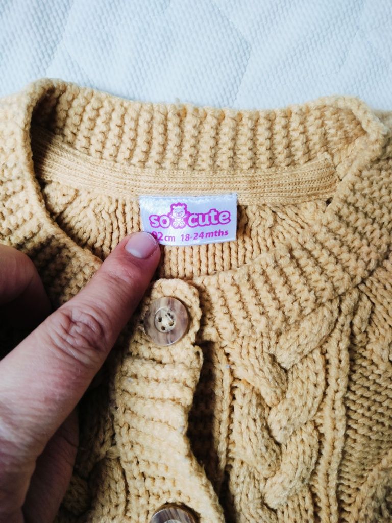 Musztardowy sweter dla dziecka Unisex 92