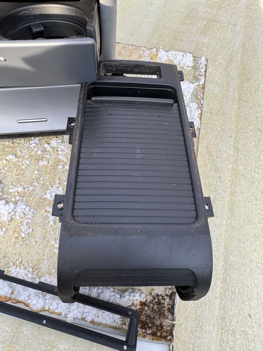 Пісдстаканники з шторкою.пластик салону. бмв х5 є53