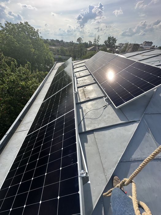 Резервне/безперебійне живлення / інвертори/акумулятори/соняччні панелі