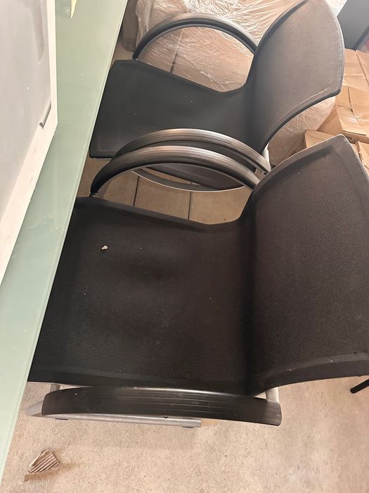 4 cadeiras de escritório pretas