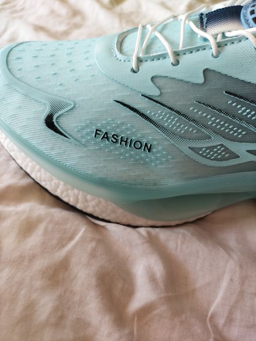 Кросівки з дисковим регулятором затяжки шнурків