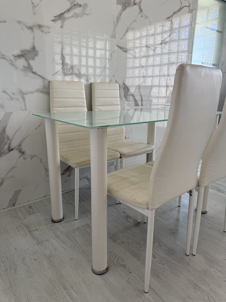 Conjunto Mesa de vidro com 4 cadeiras