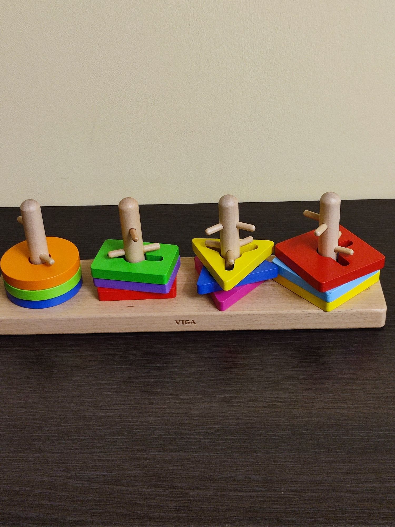 Дерев'яна логічна пірамідка Viga Toys Кольорові фігури