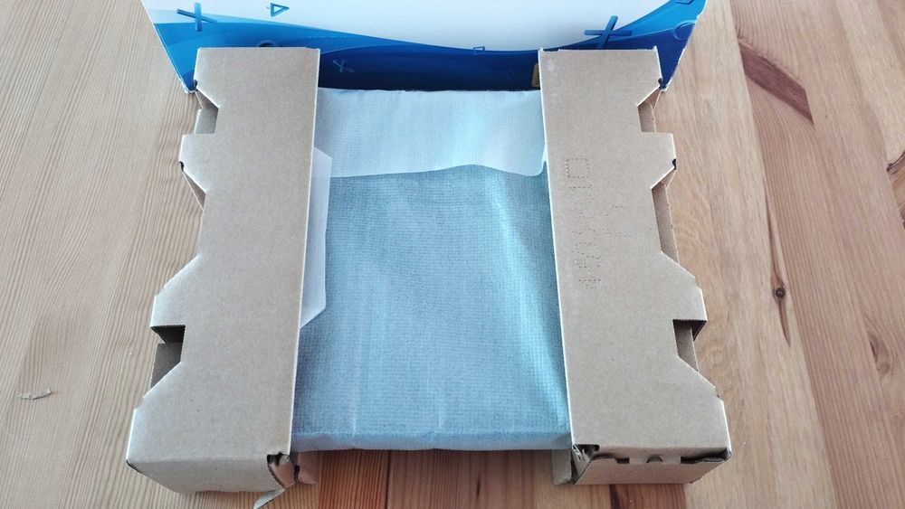 OPORTUNIDADE - PlayStation 4 1TB + Cabos (Nova na caixa)
