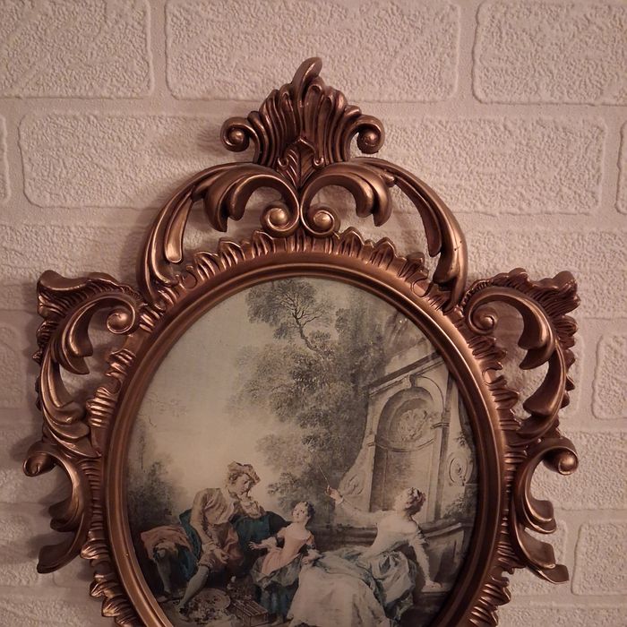 Pałacowy obraz z ozdobną złotą ramą