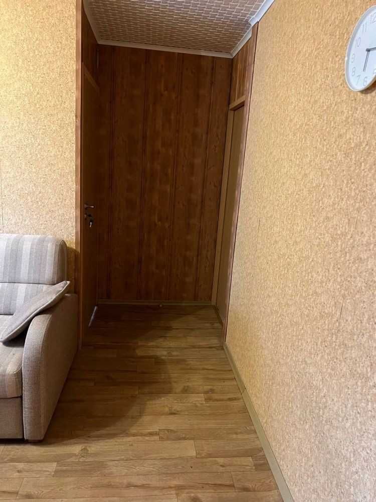 3 кімнатна квартира, середній поверх, капітальний ремонт!