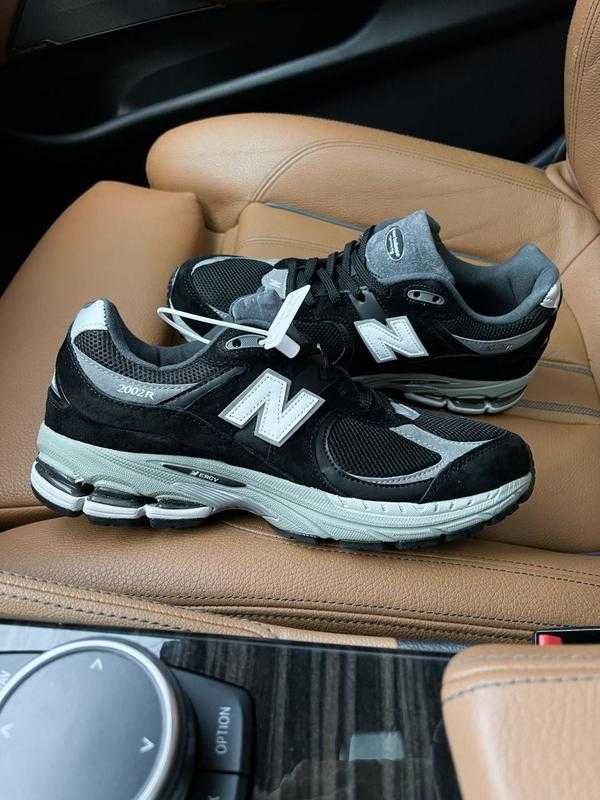 Кросівки New Balance 2002R Black White. Підкресліть свій стиль і образ