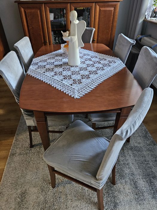 Stół rozkładany latzke, 6 krzeseł oraz witryna, dywan gratis