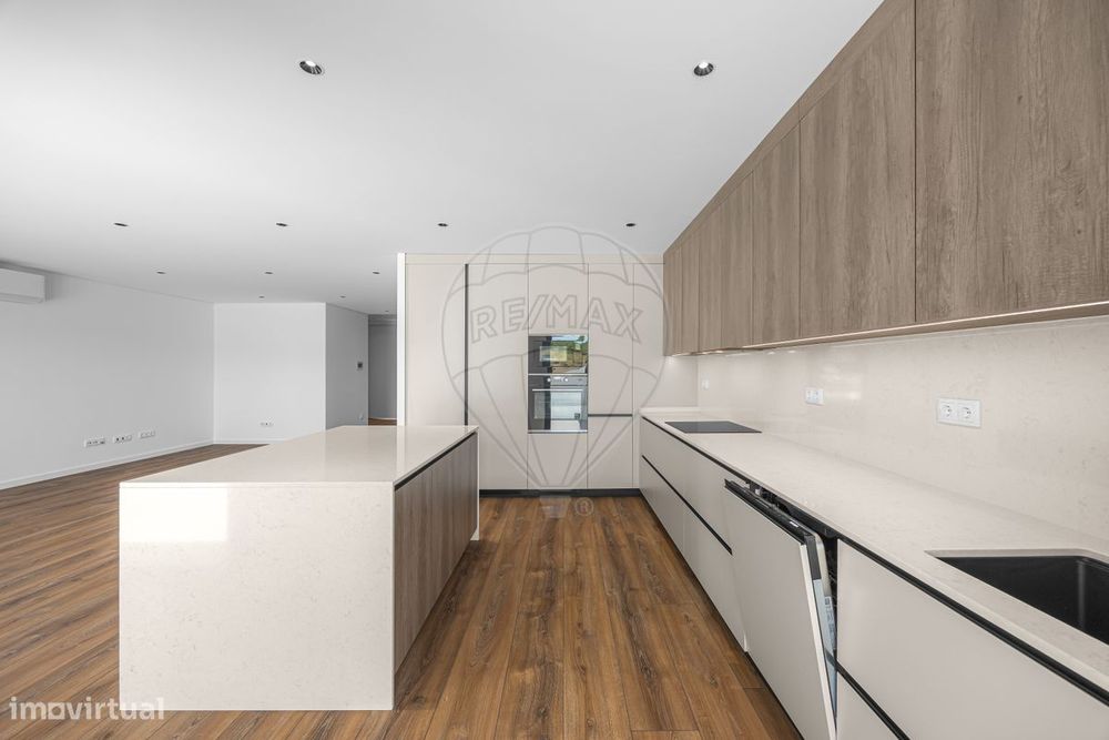 Moradia T4 para venda