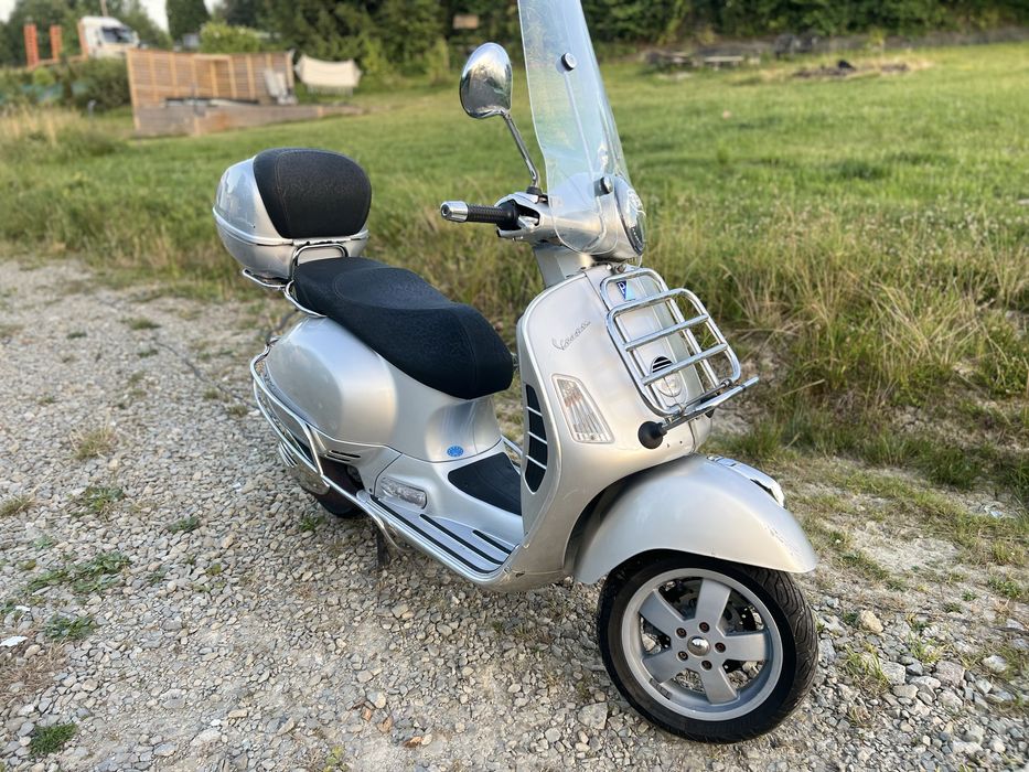 Piaggio Vespa Gts 125 ! Duza szyba ! Chromy ! Kufer