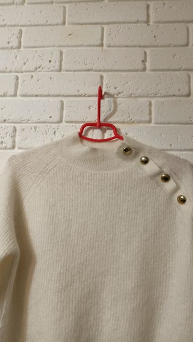 Об'ємний светр з вовни мериноса та мохеру  від дорогого бренду Sezane