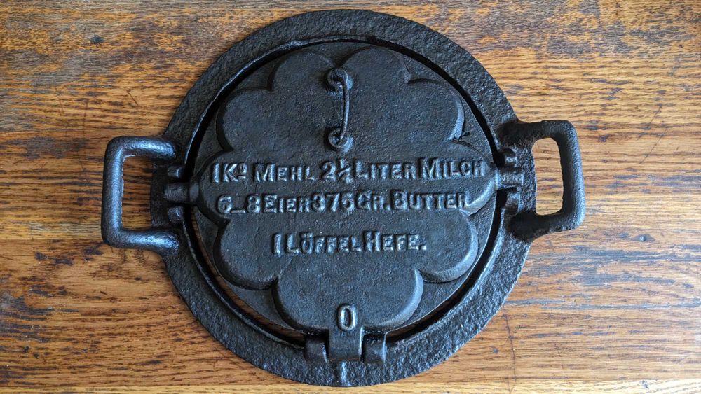 Żeliwna poniemiecka gofrownica, sprawna, oczyszczona