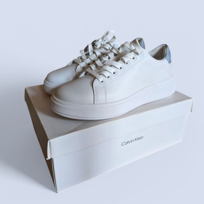 Кросівки для міста жіночі Calvin Klein білі hw0hw01425