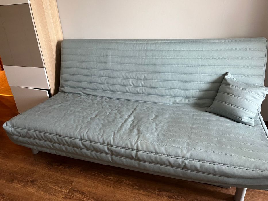 Sofa ikea beddinge z materacem i skrzynia na posciel