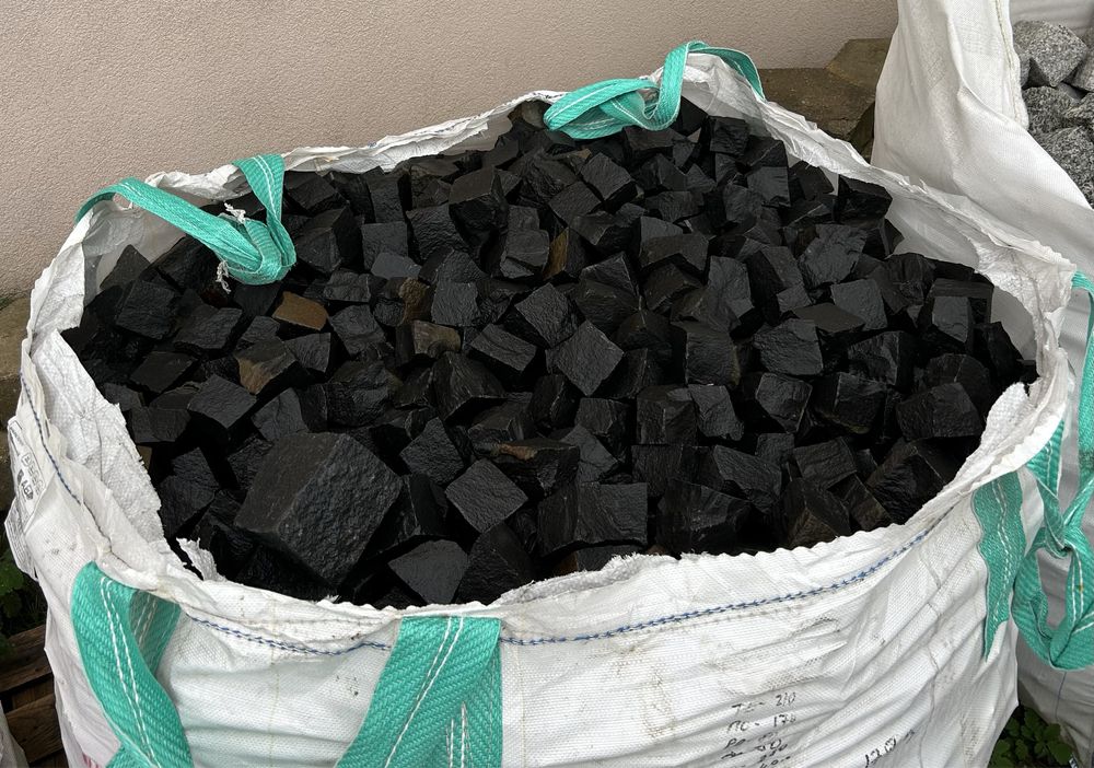 KOSTKA BAZALTOWA ŁUPANA 4x6, 7x9, 8x11 Czarny Granit Szwed Bazalt Grys