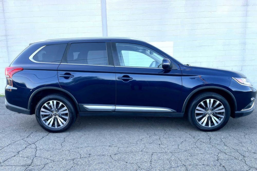 Mitsubishi Outlander Special Edition S-AWC      2020