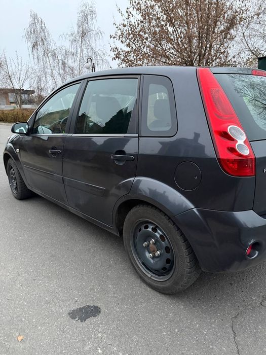 Ford fiesta 2006 рік