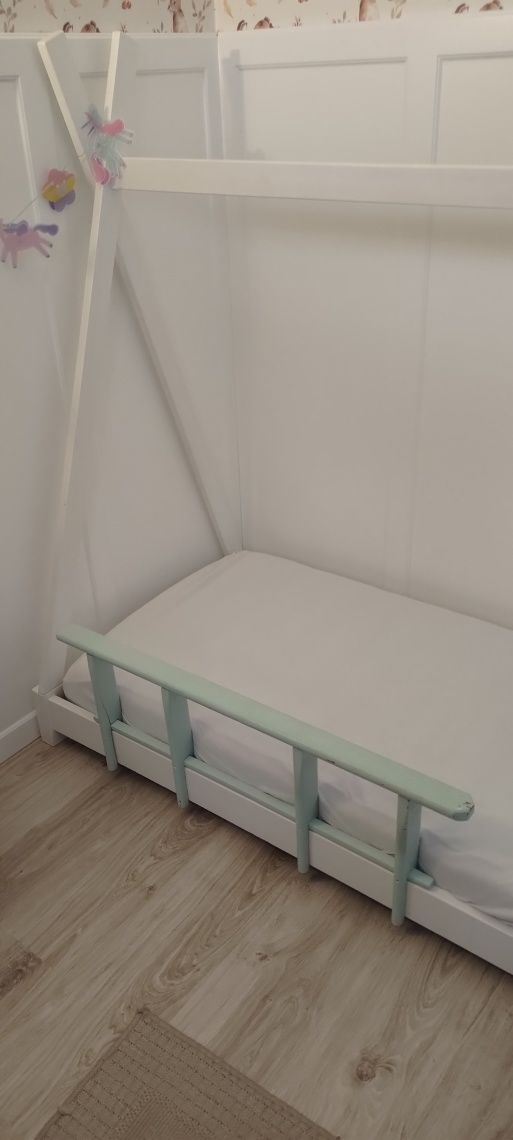 Łóżko tipi wraz z materacem i stelażem