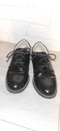 Pantofelki na komunię  lakierowane  rozmiar 36 czarne 22,5 cm