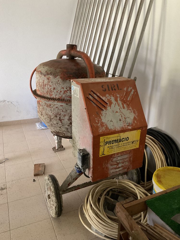 Betoneira Trifásica usada - 200 l - tambor reforçado