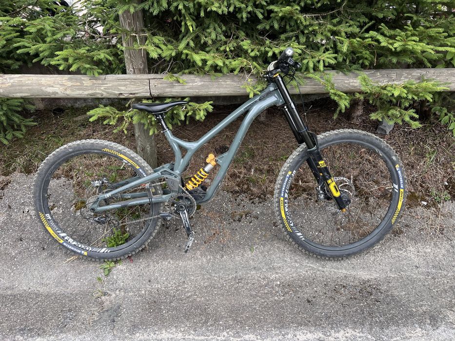 Rama Commencal Supreme DH v4.5 rozmiar L damper Ohlins