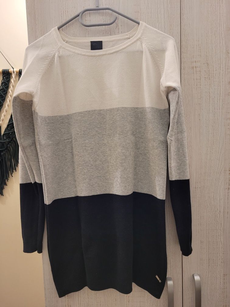 Sweter w paski .