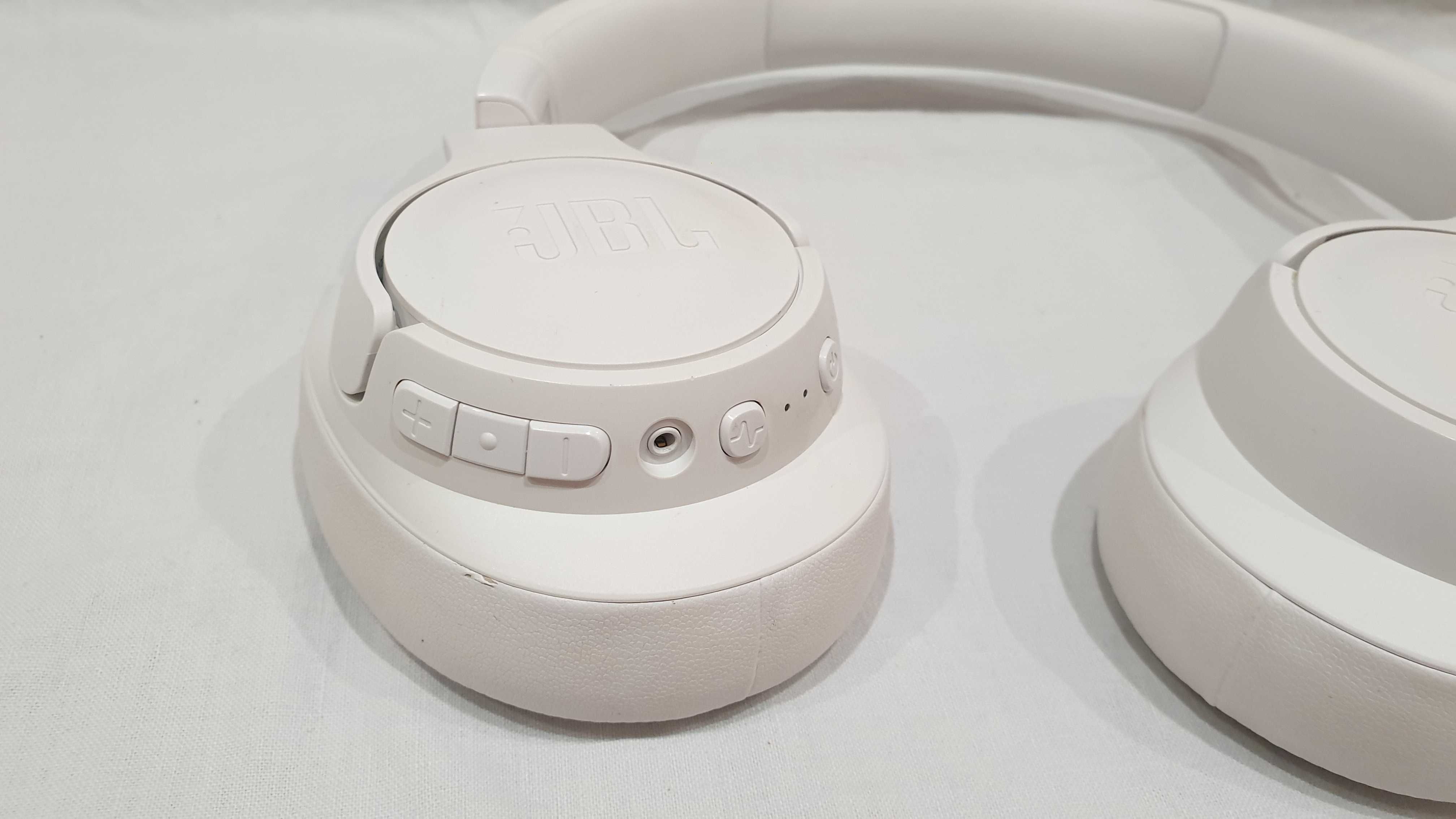 Słuchawki bezprzewodowe JBL TUNE 760NC WHITE.