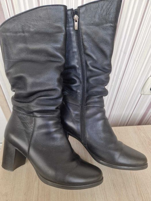 продам зимові кожані чоботи