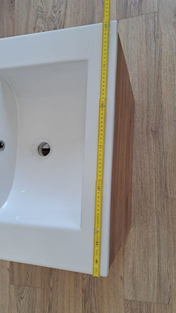 Nowa szafka łazienkowa z umywalką