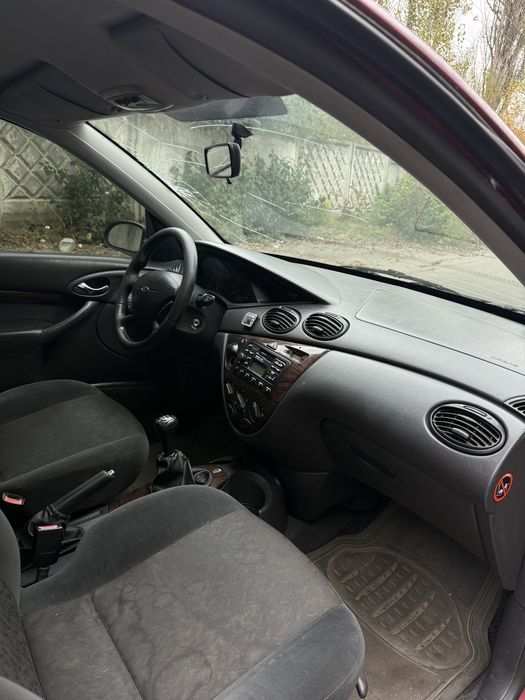 Ford Focus 1.8 бензин
