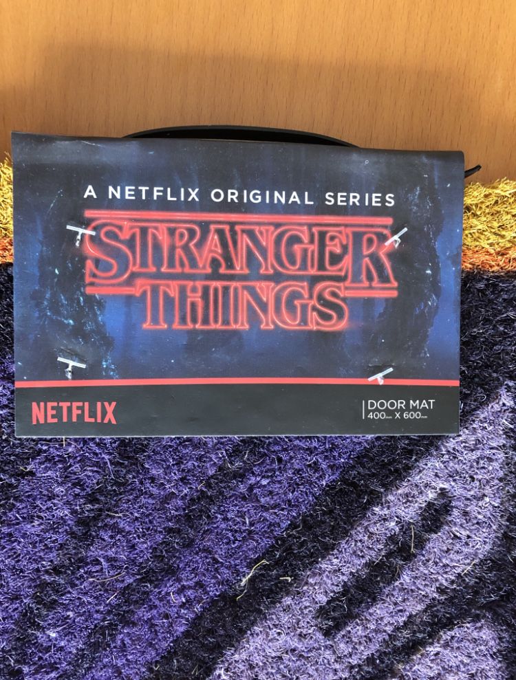 Stranger Things Wycieraczka hit