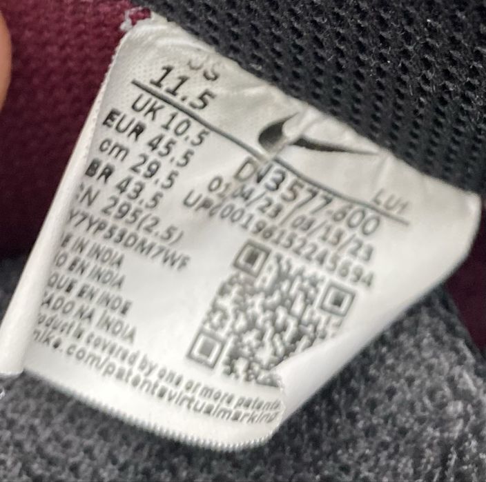 Чоловічі кросівки NIKE.