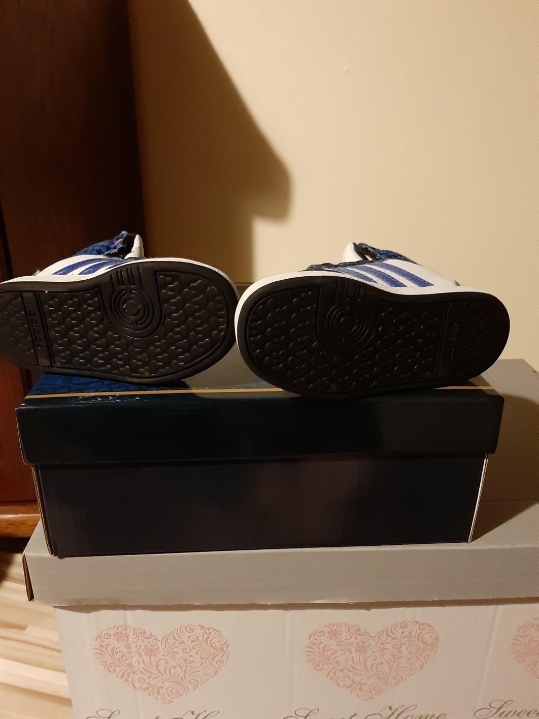 Buty chłopięce Adidas rozmiar 25