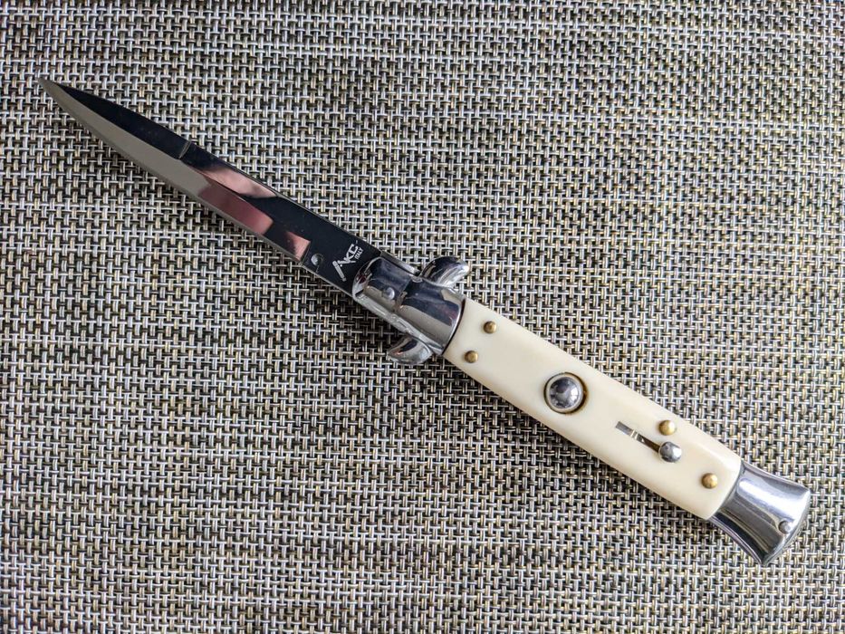 Ніж викидний. стилет. автоматичний викидний ніж. нож выкидной