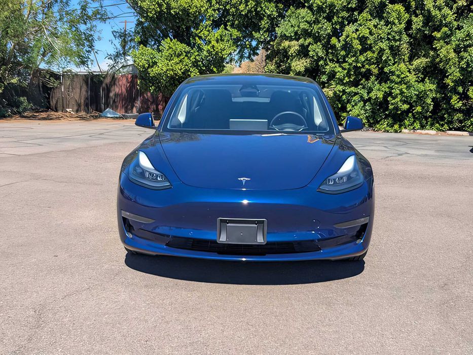 Tesla Model 3      2022