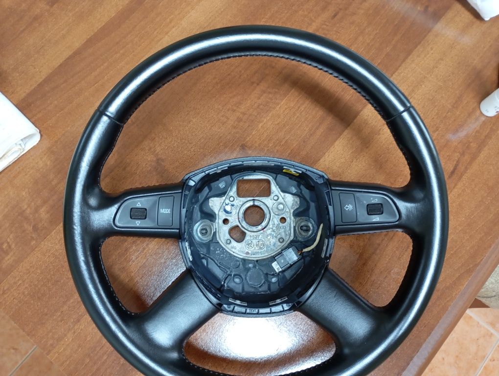 Volante com comandos Audi