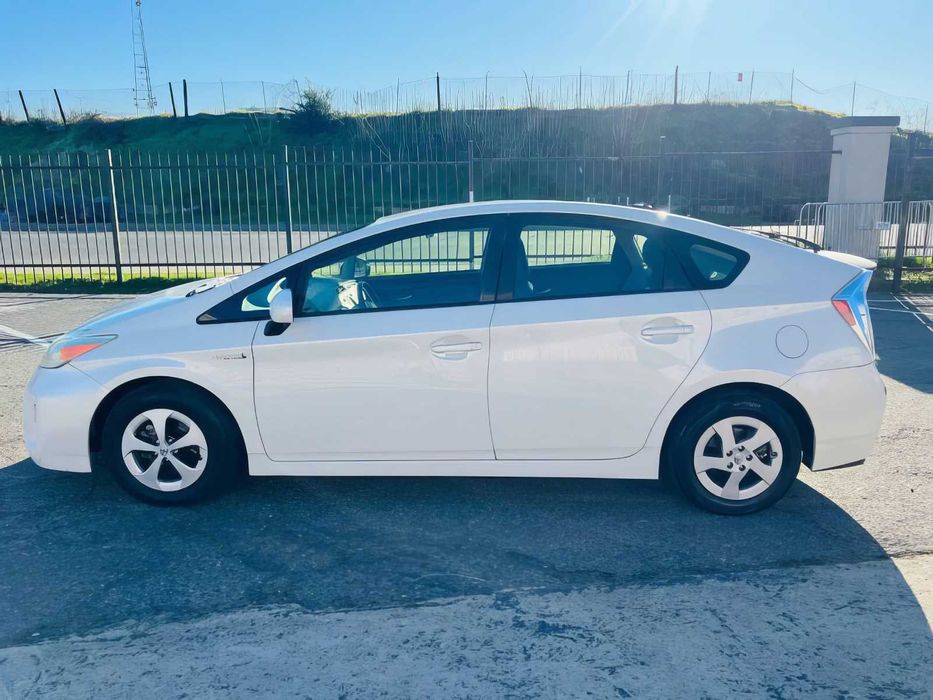 Toyota Prius Four      2014