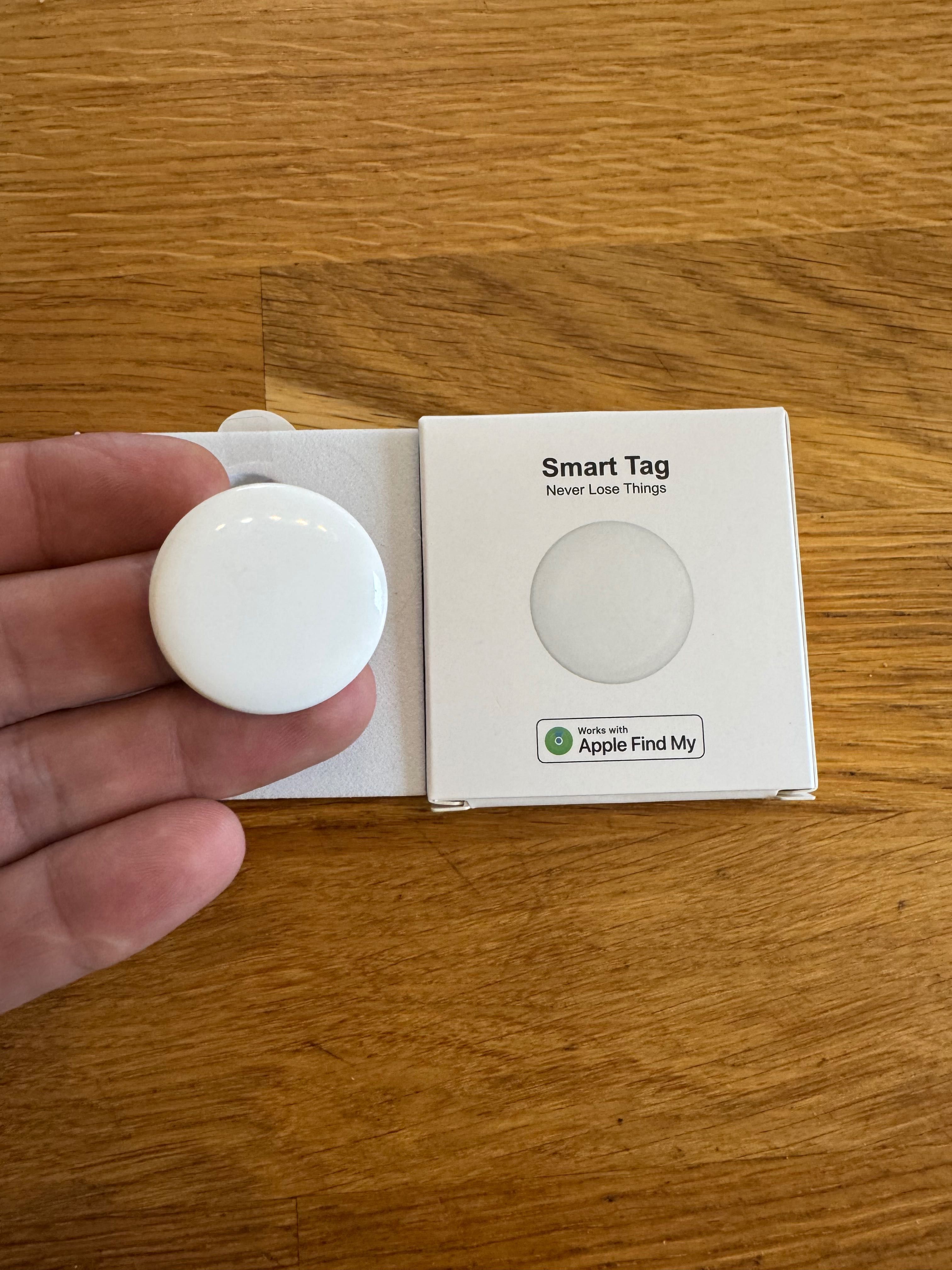 Smart Tag for iOS White